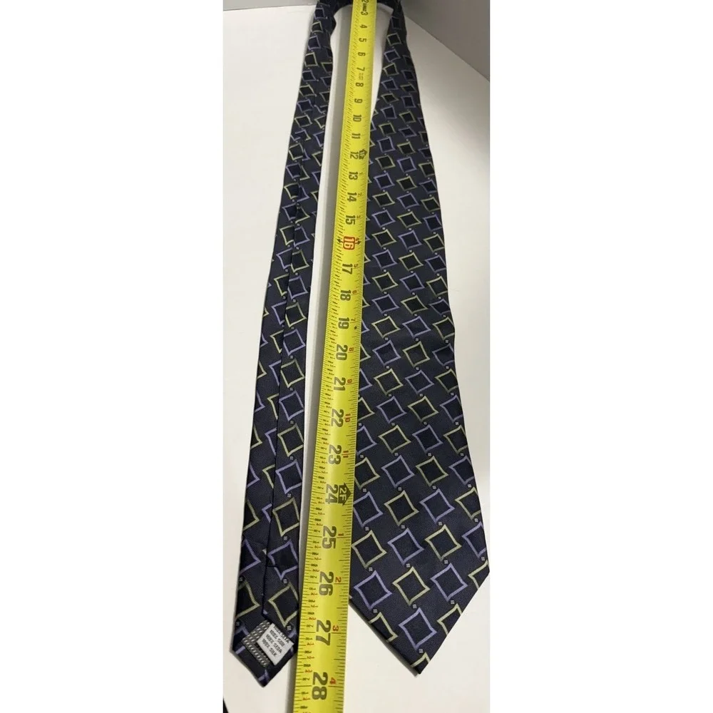 Covington necktie features